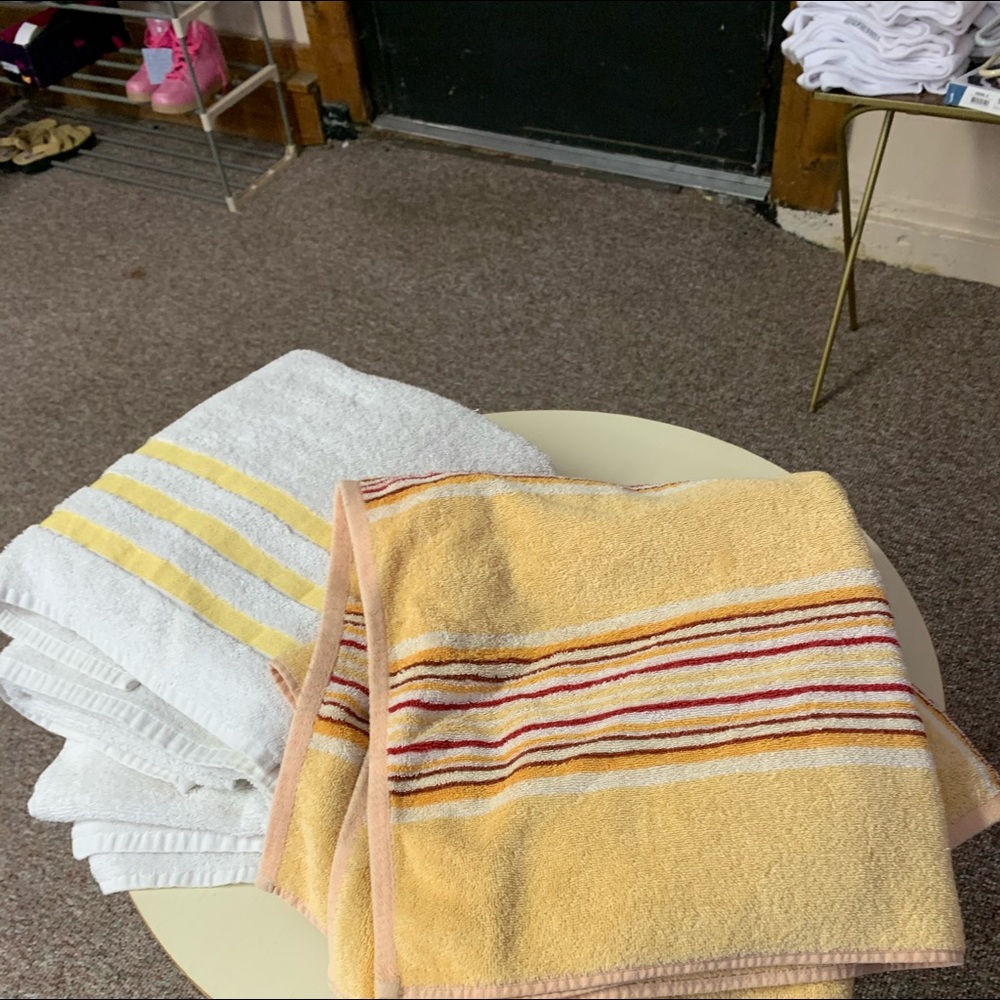 Bath towels x 4